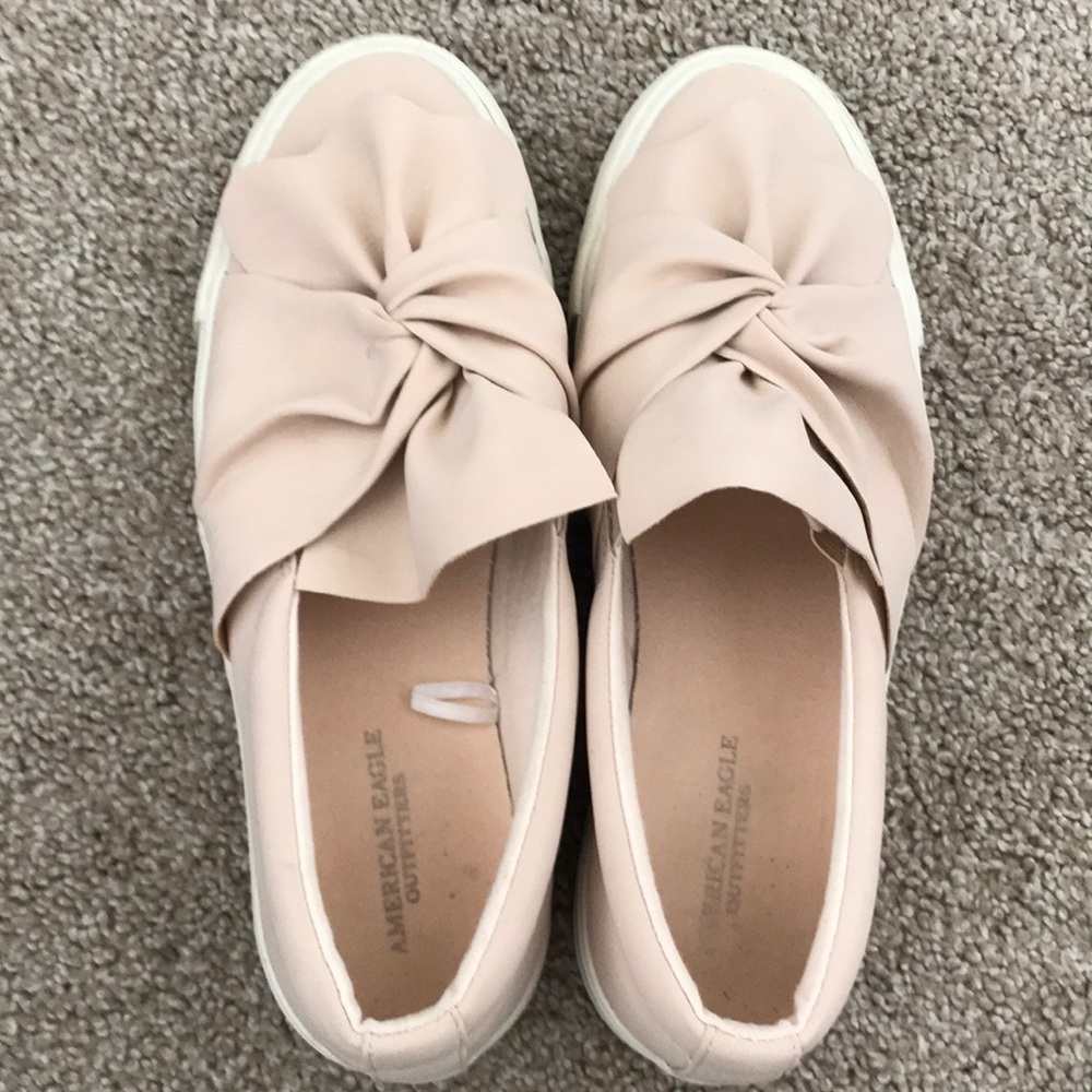 EUC AE slip on sneakers size 8